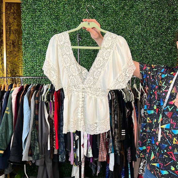 Suzy Shier Tops - 🌈 Suzy Shier Cream Lace Top Deep V front and back Size Small